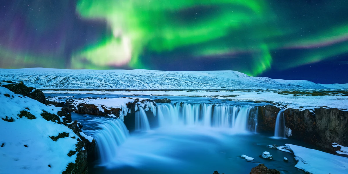به تصویر کشاندن شفق قطبی و آبشار با عکستو