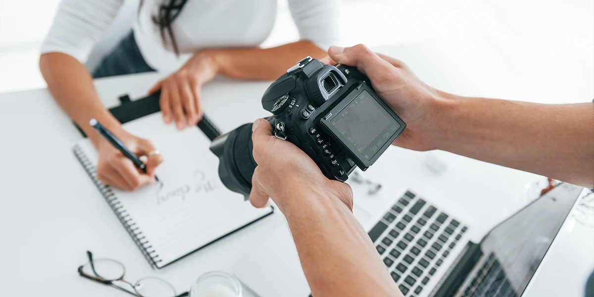 تنظیم فاصله مناسب دوربین هنگام گرفتن عکس از اسناد در عکستو 