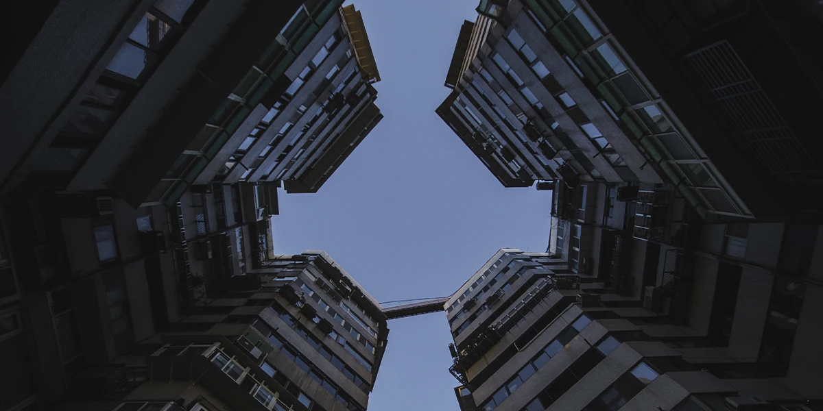  رعایت تقارن در عکاسی از ساختمان بلند با عکستو