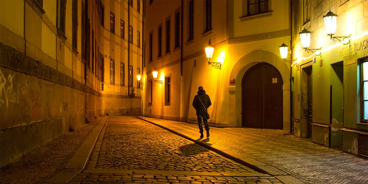 جلوه بی‌مثال شهر با عکاسی خیابانی در شب عکستو
