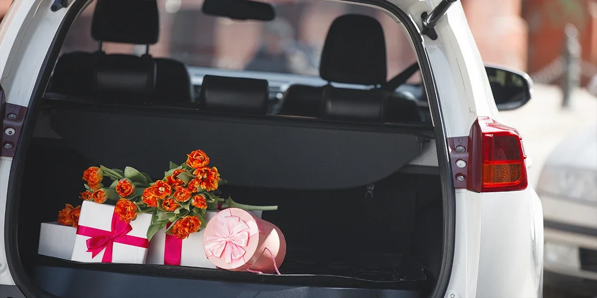 عکاسی از ماشین پر از گل در جشن ولنتاین با عکستو